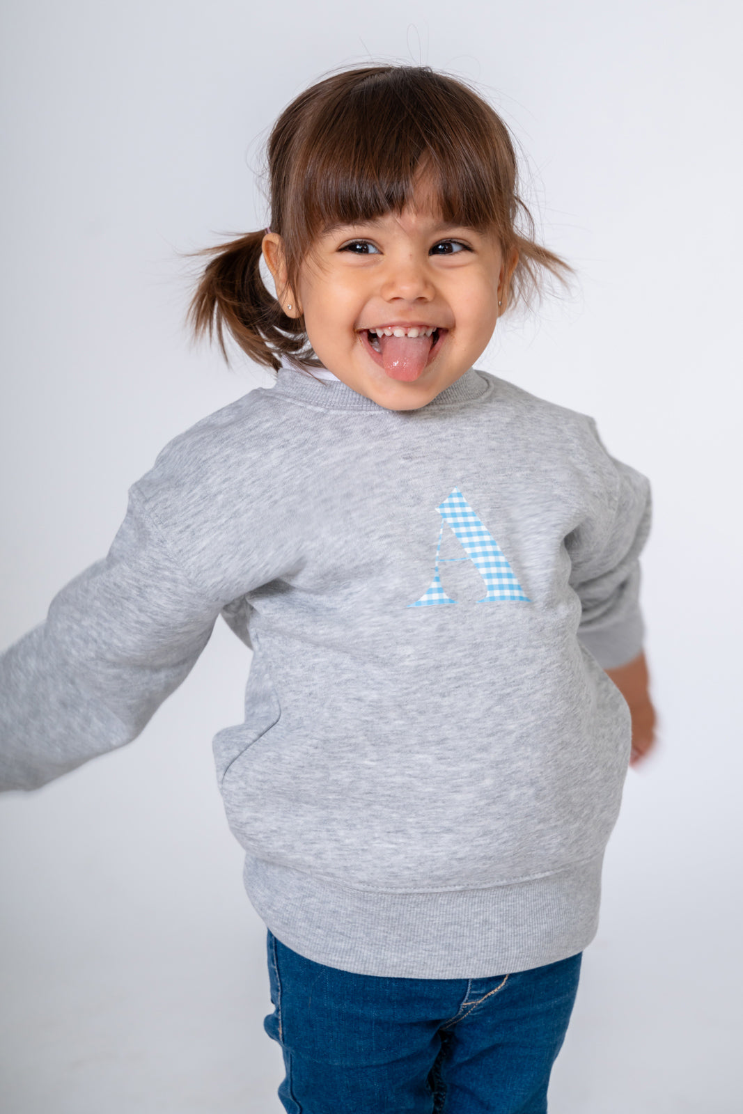 Sudadera Estampada Gris con inicial Kids